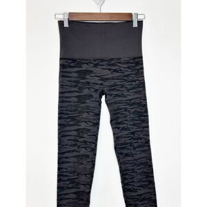 Spanx Assets Camo High Rise Seamless Leggings 24" Size Medium